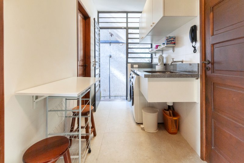 Casa 230m² no Jd Paulistano 3 dorm 1 suíte 3 vagas Rua Iraci São Paulo - 