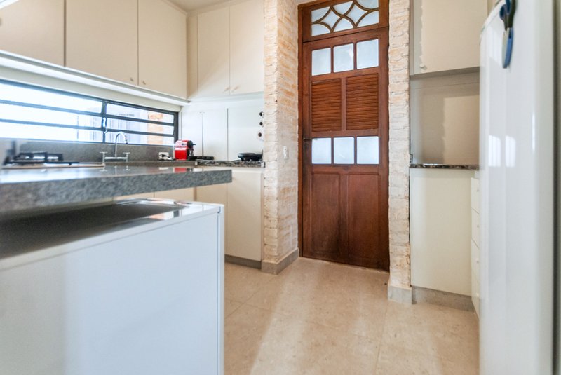 Casa 230m² no Jd Paulistano 3 dorm 1 suíte 3 vagas Rua Iraci São Paulo - 