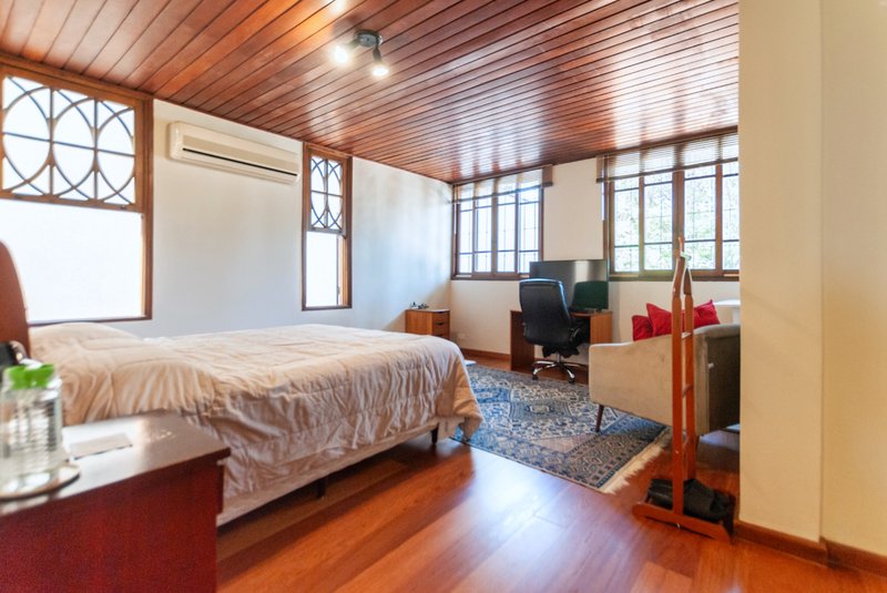 Casa 230m² no Jd Paulistano 3 dorm 1 suíte 3 vagas Rua Iraci São Paulo - 