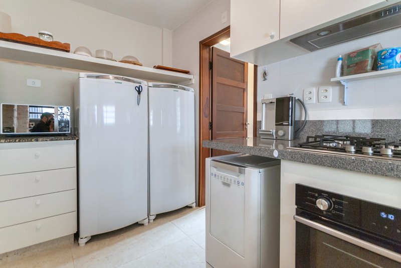 Casa 230m² no Jd Paulistano 3 dorm 1 suíte 3 vagas Rua Iraci São Paulo - 