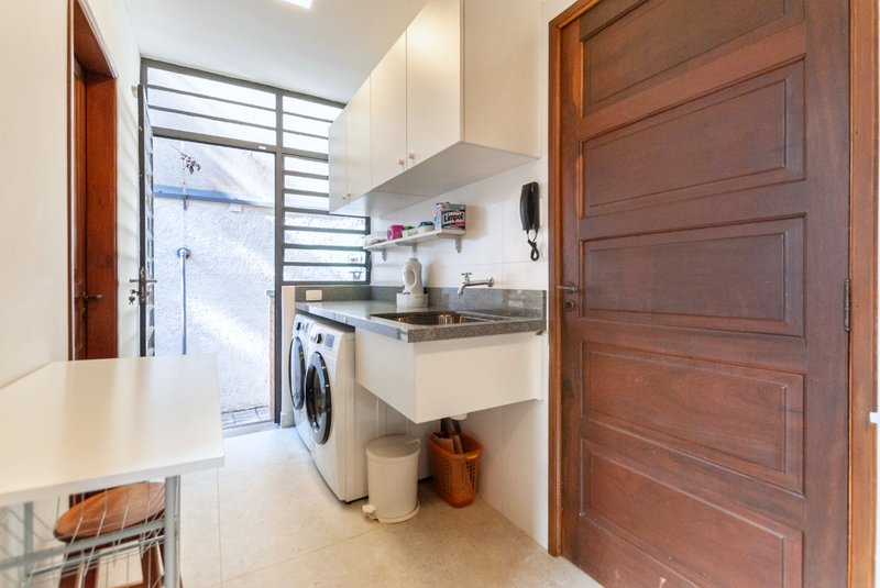 Casa 230m² no Jd Paulistano 3 dorm 1 suíte 3 vagas Rua Iraci São Paulo - 