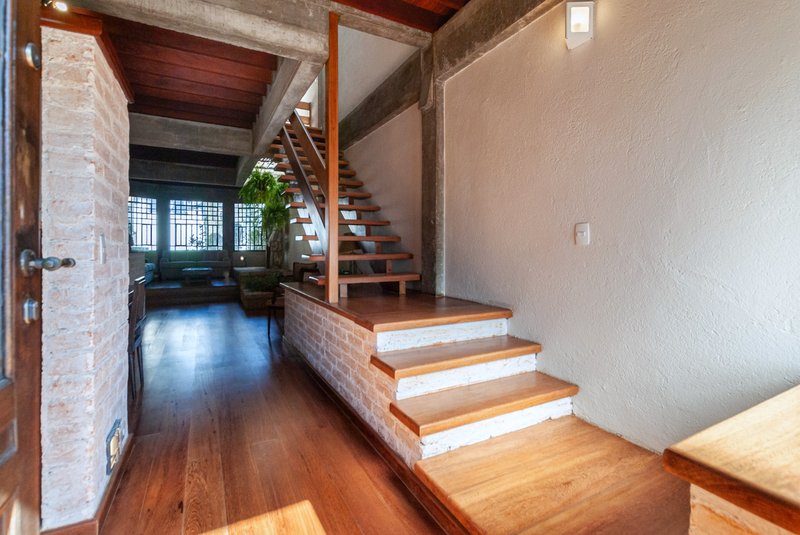 Casa 230m² no Jd Paulistano 3 dorm 1 suíte 3 vagas Rua Iraci São Paulo - 