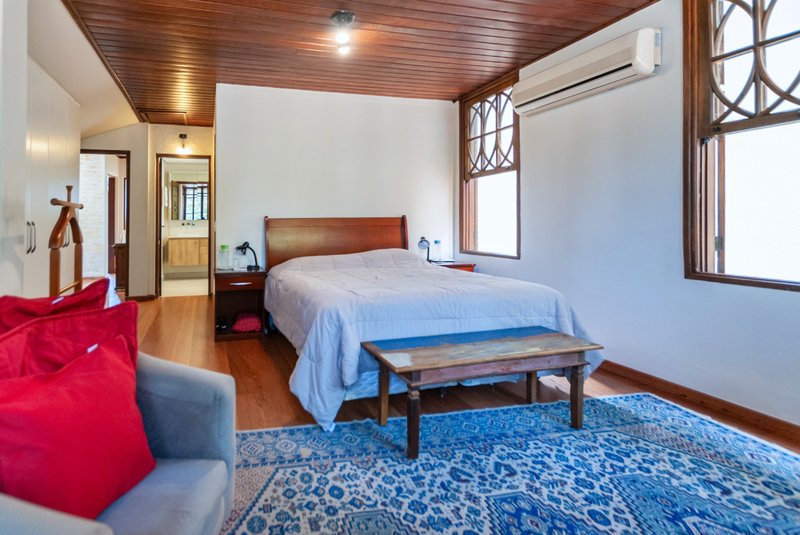 Casa 230m² no Jd Paulistano 3 dorm 1 suíte 3 vagas Rua Iraci São Paulo - 
