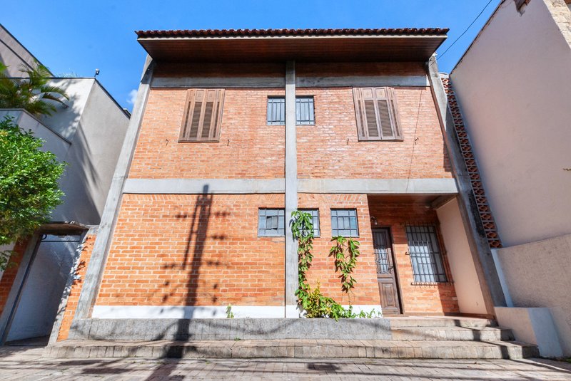 Casa 230m² no Jd Paulistano 3 dorm 1 suíte 3 vagas Rua Iraci São Paulo - 