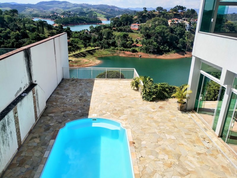 Casa pé na água à venda no condomínio Águas de Igaratá - Igaratá - 