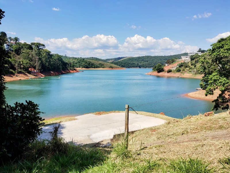 Casa pé na água à venda no condomínio Águas de Igaratá - Igaratá - 