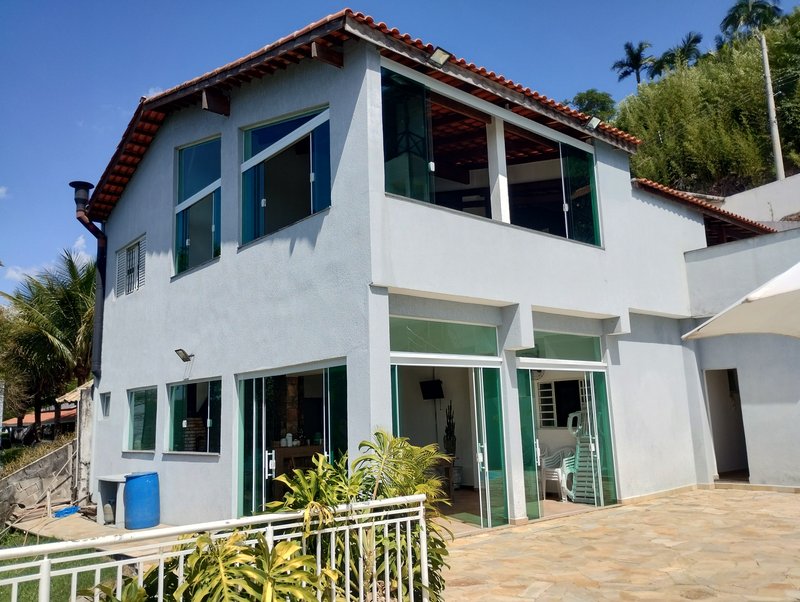 Casa pé na água à venda no condomínio Águas de Igaratá - Igaratá - 