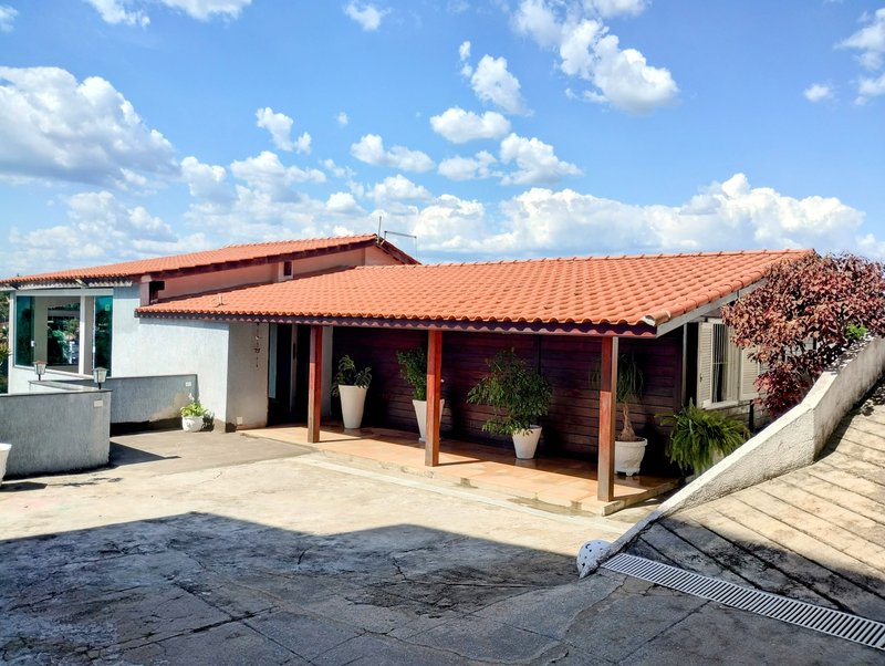 Casa pé na água à venda no condomínio Águas de Igaratá - Igaratá - 