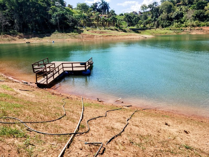 Casa pé na água à venda no condomínio Águas de Igaratá - Igaratá - 