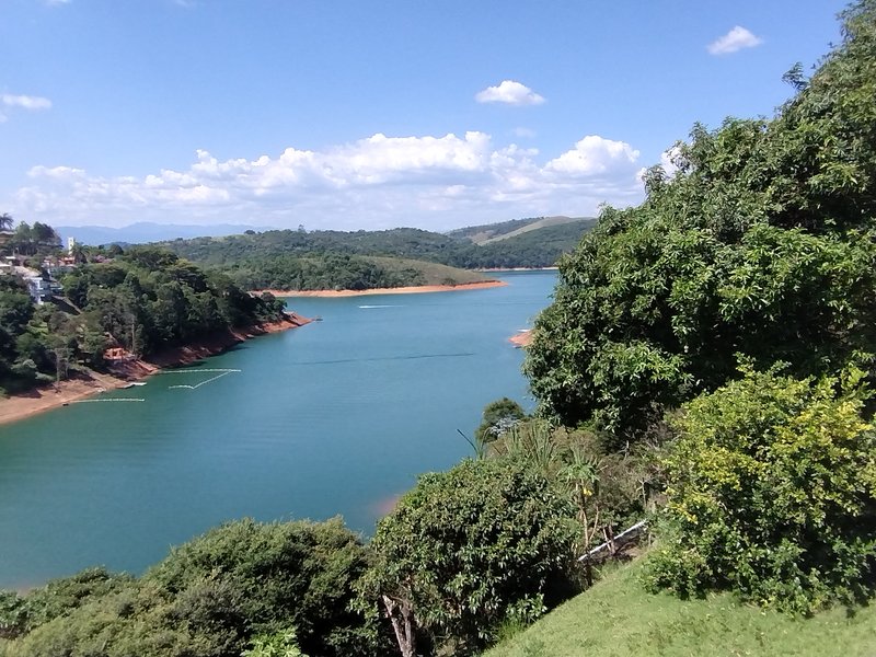 Casa pé na água à venda no condomínio Águas de Igaratá - Igaratá - 