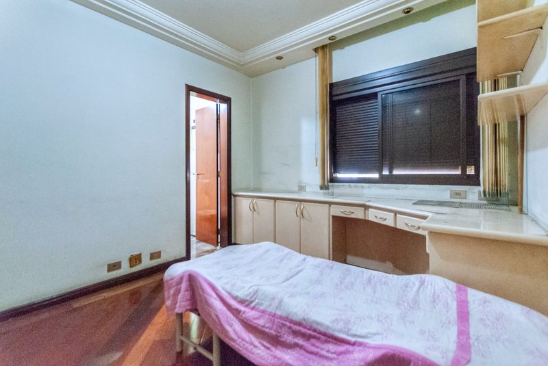 Apartamento 250m² na Aclimação 4 suítes 3 vagas Rua Castro Alves São Paulo - 