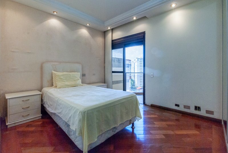 Apartamento 250m² na Aclimação 4 suítes 3 vagas Rua Castro Alves São Paulo - 