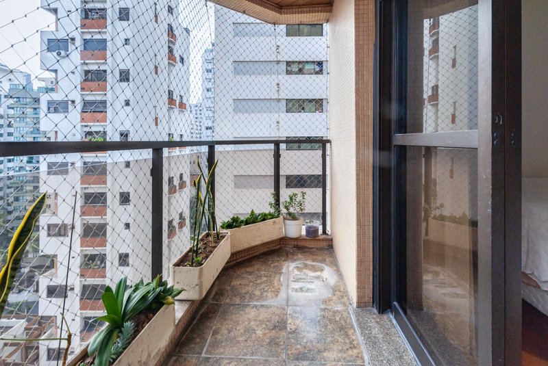 Apartamento 250m² na Aclimação 4 suítes 3 vagas Rua Castro Alves São Paulo - 