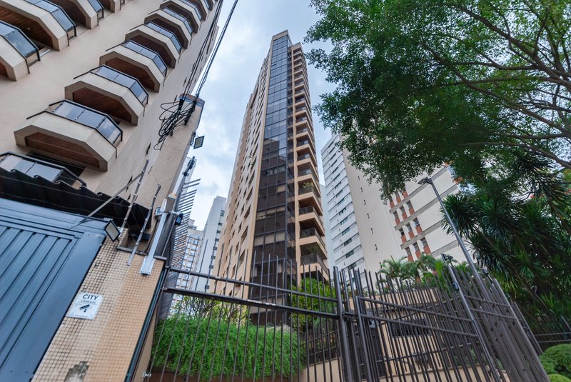 Apartamento 250m² na Aclimação 4 suítes 3 vagas Rua Castro Alves São Paulo - 