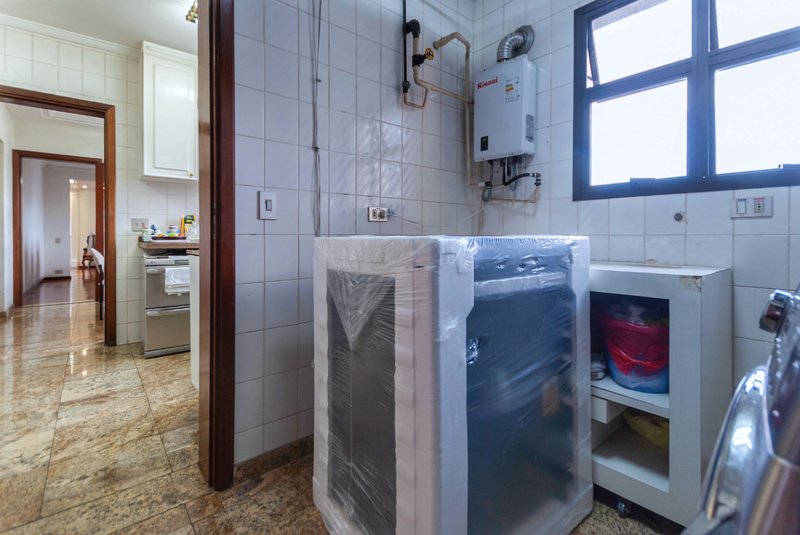 Apartamento 250m² na Aclimação 4 suítes 3 vagas Rua Castro Alves São Paulo - 