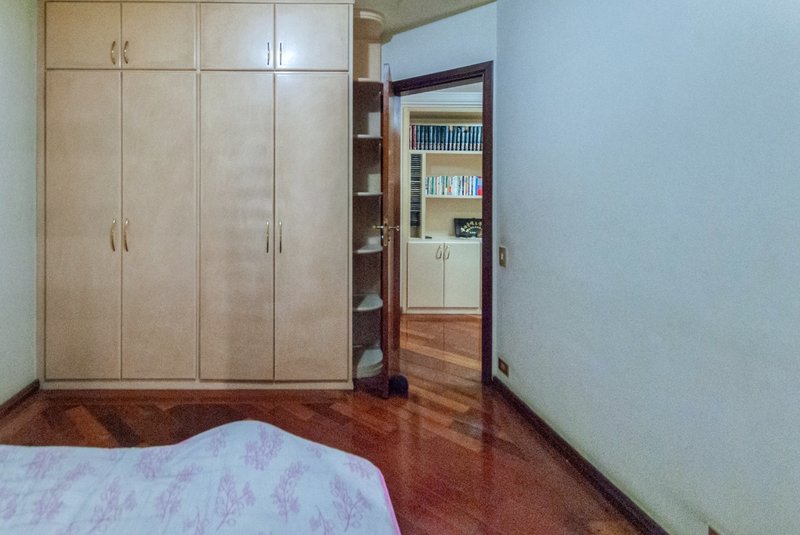 Apartamento 250m² na Aclimação 4 suítes 3 vagas Rua Castro Alves São Paulo - 