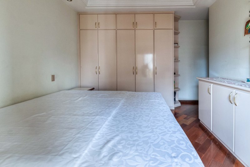 Apartamento 250m² na Aclimação 4 suítes 3 vagas Rua Castro Alves São Paulo - 