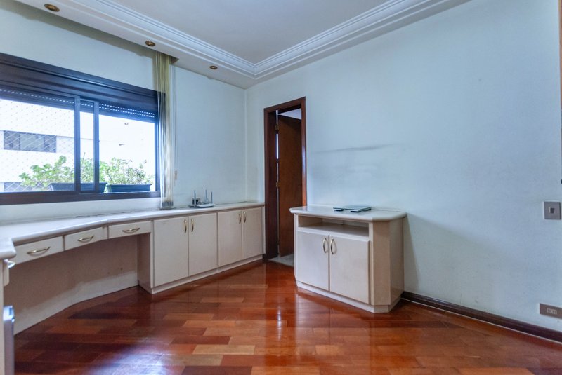 Apartamento 250m² na Aclimação 4 suítes 3 vagas Rua Castro Alves São Paulo - 