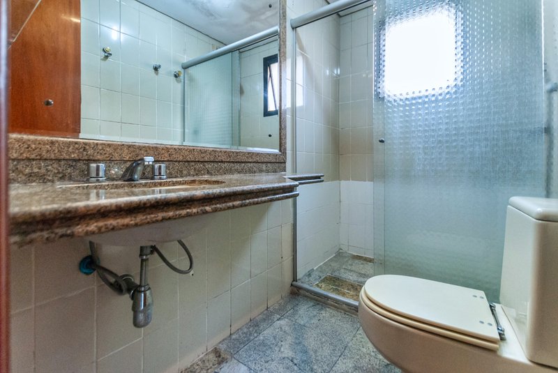 Apartamento 250m² na Aclimação 4 suítes 3 vagas Rua Castro Alves São Paulo - 