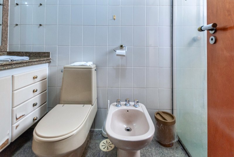 Apartamento 250m² na Aclimação 4 suítes 3 vagas Rua Castro Alves São Paulo - 
