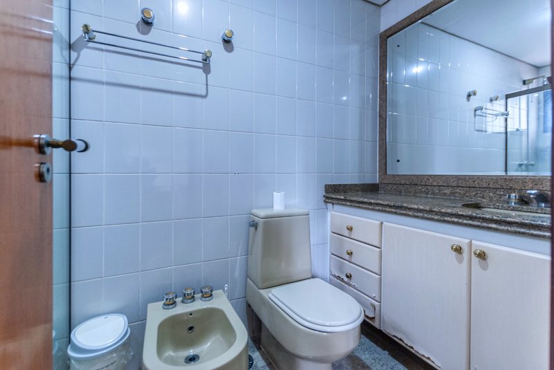 Apartamento 250m² na Aclimação 4 suítes 3 vagas Rua Castro Alves São Paulo - 