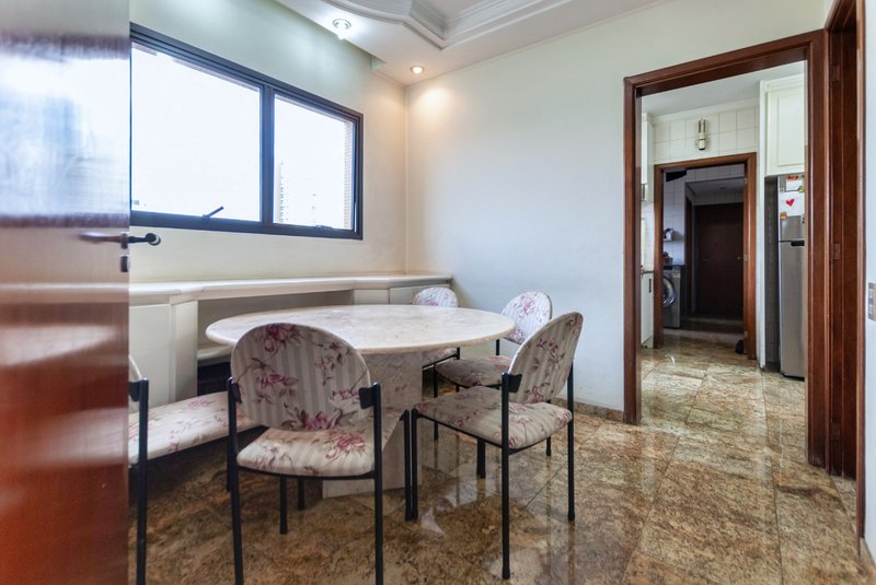Apartamento 250m² na Aclimação 4 suítes 3 vagas Rua Castro Alves São Paulo - 