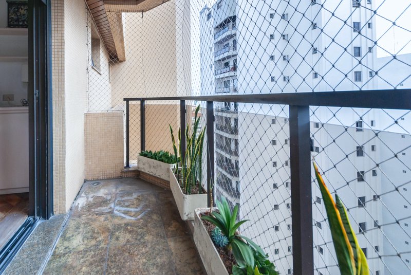 Apartamento 250m² na Aclimação 4 suítes 3 vagas Rua Castro Alves São Paulo - 