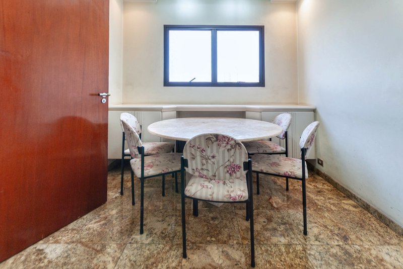 Apartamento 250m² na Aclimação 4 suítes 3 vagas Rua Castro Alves São Paulo - 