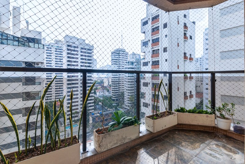 Apartamento 250m² na Aclimação 4 suítes 3 vagas Rua Castro Alves São Paulo - 