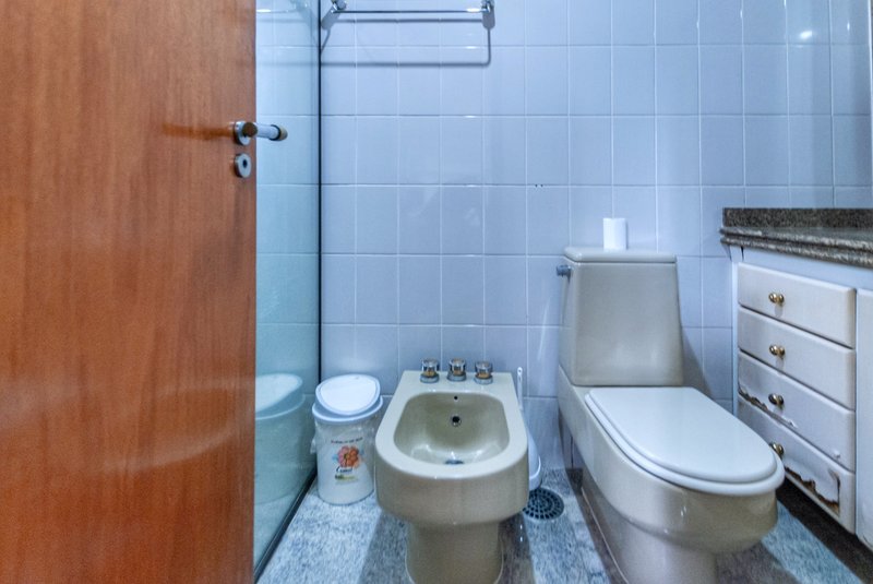 Apartamento 250m² na Aclimação 4 suítes 3 vagas Rua Castro Alves São Paulo - 