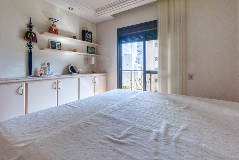 Apartamento 250m² na Aclimação 4 suítes 3 vagas Rua Castro Alves São Paulo - 