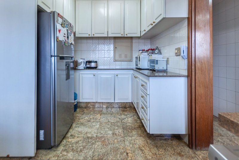 Apartamento 250m² na Aclimação 4 suítes 3 vagas Rua Castro Alves São Paulo - 