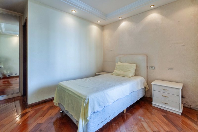 Apartamento 250m² na Aclimação 4 suítes 3 vagas Rua Castro Alves São Paulo - 