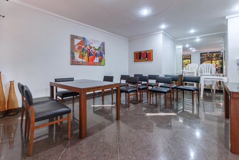 Apartamento 250m² na Aclimação 4 suítes 3 vagas Rua Castro Alves São Paulo - 