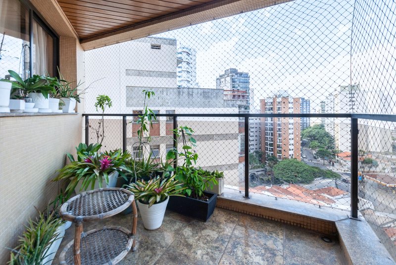 Apartamento 250m² na Aclimação 4 suítes 3 vagas Rua Castro Alves São Paulo - 