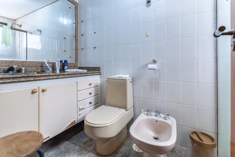 Apartamento 250m² na Aclimação 4 suítes 3 vagas Rua Castro Alves São Paulo - 