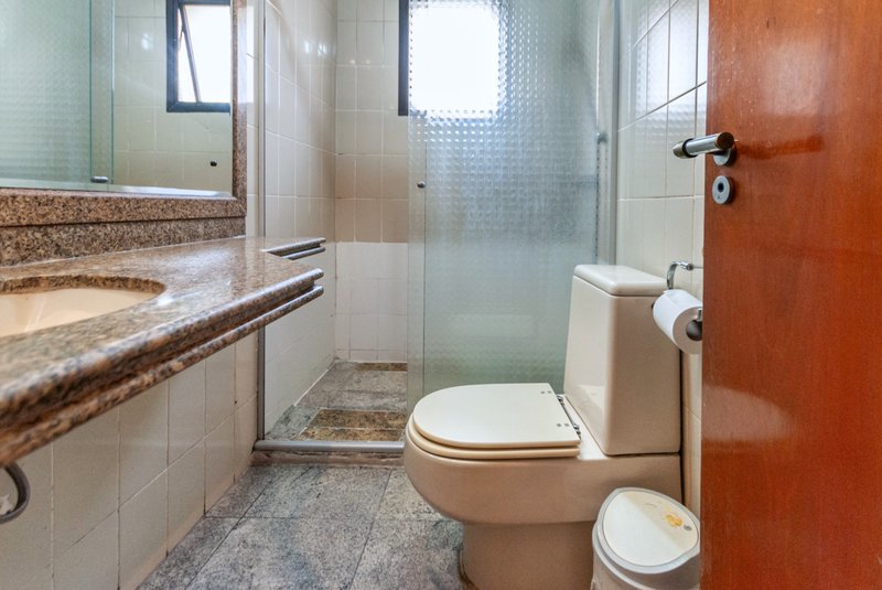 Apartamento 250m² na Aclimação 4 suítes 3 vagas Rua Castro Alves São Paulo - 