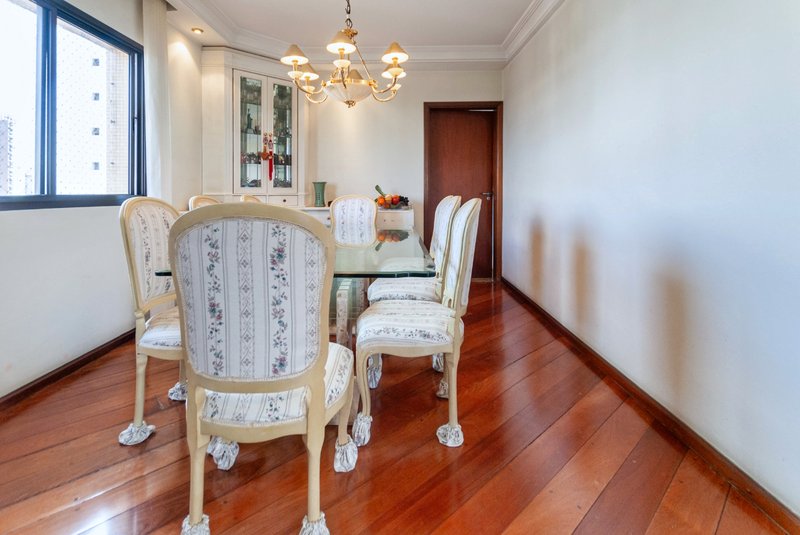 Apartamento 250m² na Aclimação 4 suítes 3 vagas Rua Castro Alves São Paulo - 