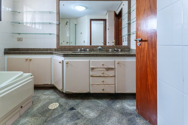 Apartamento 250m² na Aclimação 4 suítes 3 vagas Rua Castro Alves São Paulo - 