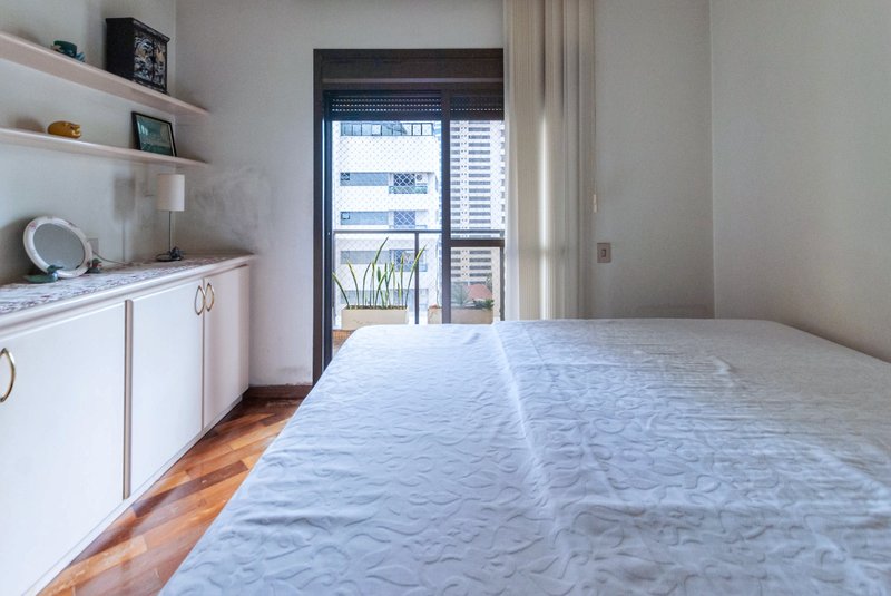 Apartamento 250m² na Aclimação 4 suítes 3 vagas Rua Castro Alves São Paulo - 