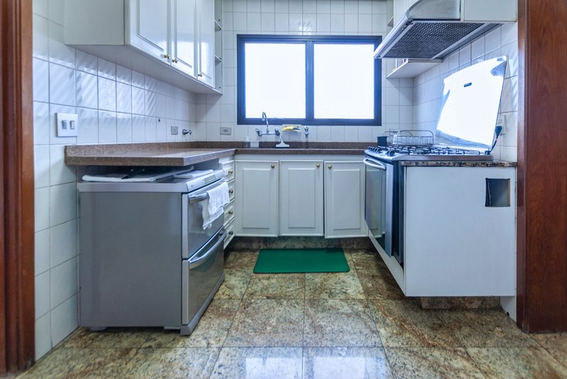 Apartamento 250m² na Aclimação 4 suítes 3 vagas Rua Castro Alves São Paulo - 