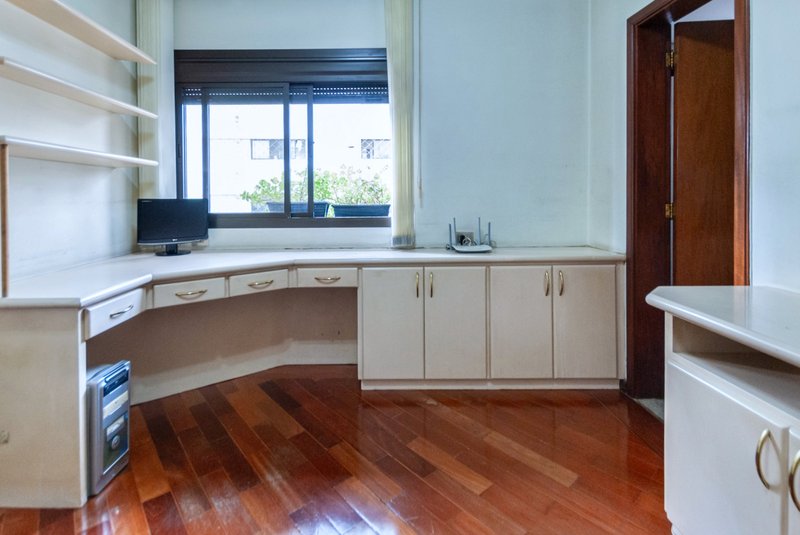 Apartamento 250m² na Aclimação 4 suítes 3 vagas Rua Castro Alves São Paulo - 