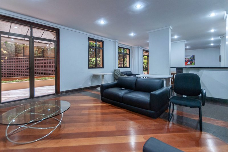 Apartamento 250m² na Aclimação 4 suítes 3 vagas Rua Castro Alves São Paulo - 