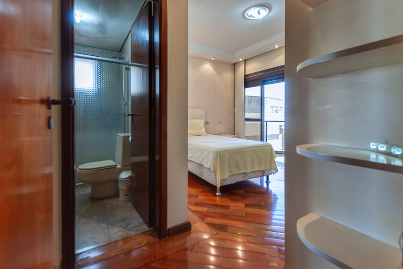 Apartamento 250m² na Aclimação 4 suítes 3 vagas Rua Castro Alves São Paulo - 