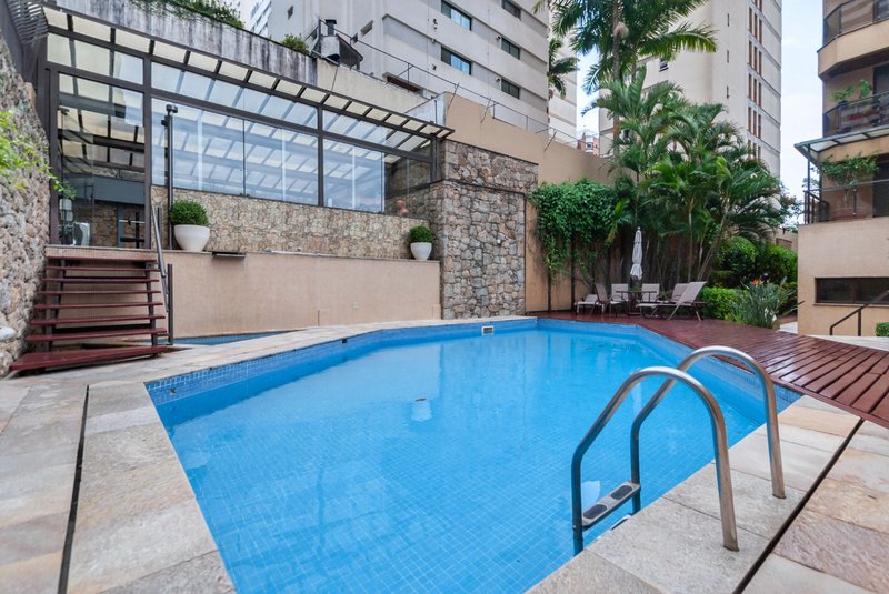 Apartamento 250m² na Aclimação 4 suítes 3 vagas Rua Castro Alves São Paulo - 