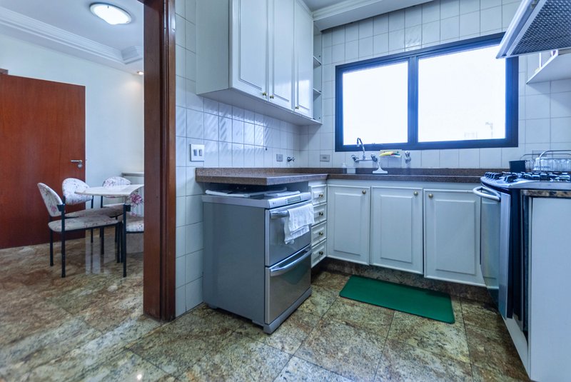 Apartamento 250m² na Aclimação 4 suítes 3 vagas Rua Castro Alves São Paulo - 