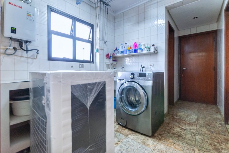 Apartamento 250m² na Aclimação 4 suítes 3 vagas Rua Castro Alves São Paulo - 