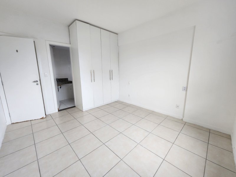 APARTAMENTO VISTA MAR 3 QUARTOS 2 SUÍTES VARANDA 2 GARAGENS À VENDA NO RIO VERMELHO! Avenida Cardeal da Silva Salvador - 