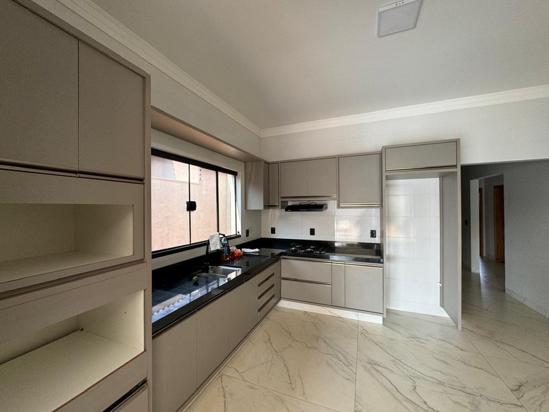 Casa de Alto Padrão à Venda no Jardim Europa – Santa Fé do Sul/SP  Santa Fé do Sul - 