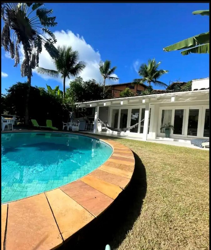 VENDE-SE LINDA CASA – CONDOMÍNIO – SUL DA ILHA – ESTILO GREGA - MARAVILHOSA Rua M. Vitalino Ilhabela - 